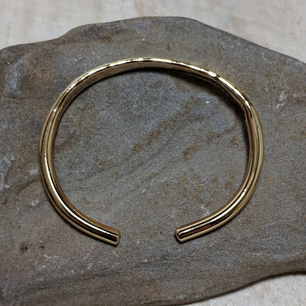 side view of gold hammered cuff