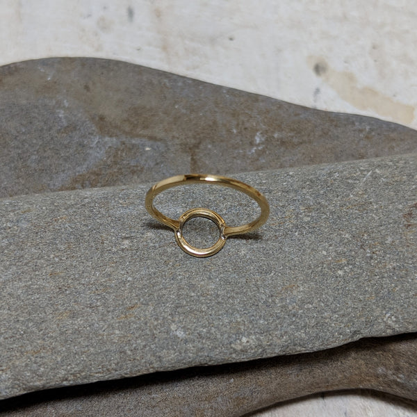 back of gold open circle ring