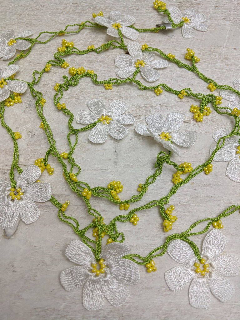 Crocheted Daisy Lariat Necklace